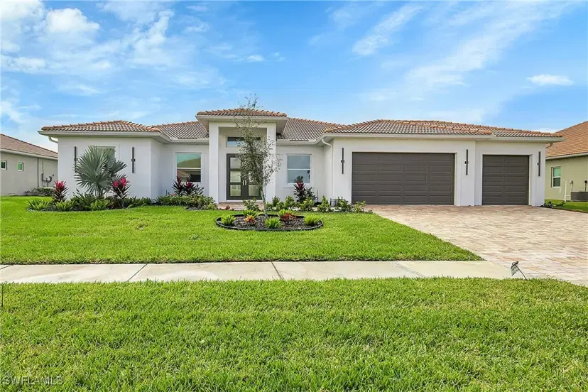 Picture of 18716 Ensenada Dr, Naples FL 34114
