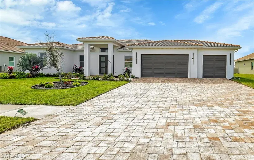 Picture of 18716 Ensenada Dr, Naples FL 34114