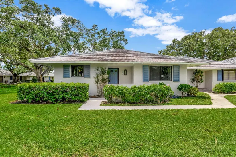 Picture of 908 Club Drive Drive 908, Palm Beach Gardens FL 33418