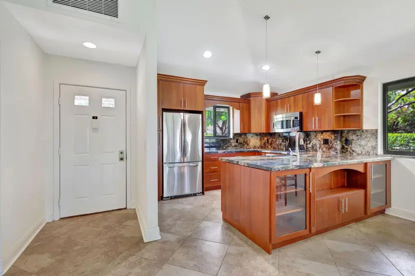 Picture of 908 Club Drive Drive 908, Palm Beach Gardens FL 33418