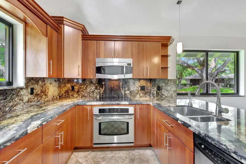 Picture of 908 Club Drive Drive 908, Palm Beach Gardens FL 33418