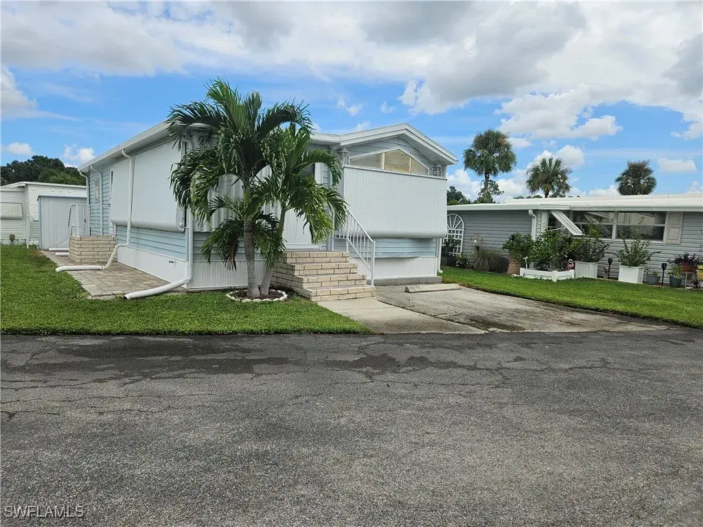 Picture of 8 Onyx Dr 8O, Naples, FL 34114