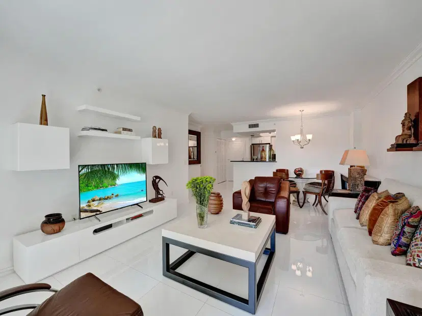 Picture of 99 SE Mizner Boulevard 213, Boca Raton FL 33432