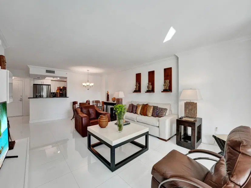 Picture of 99 SE Mizner Boulevard 213, Boca Raton FL 33432