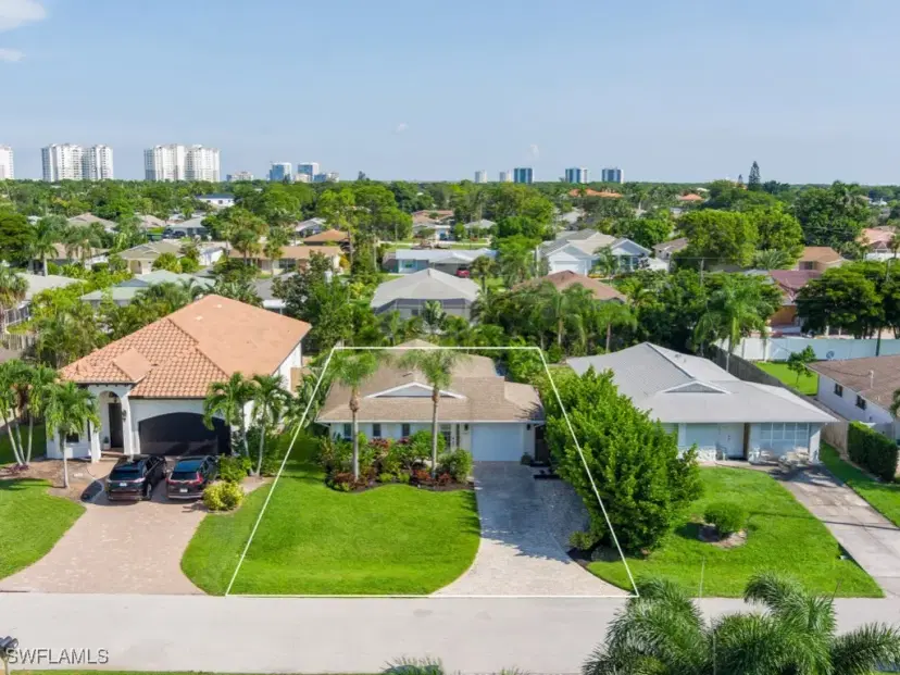 Picture of 547 105Th Ave N, Naples FL 34108