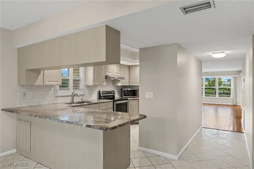 Picture of 1639 Beach Pkwy 104, Cape Coral FL 33904