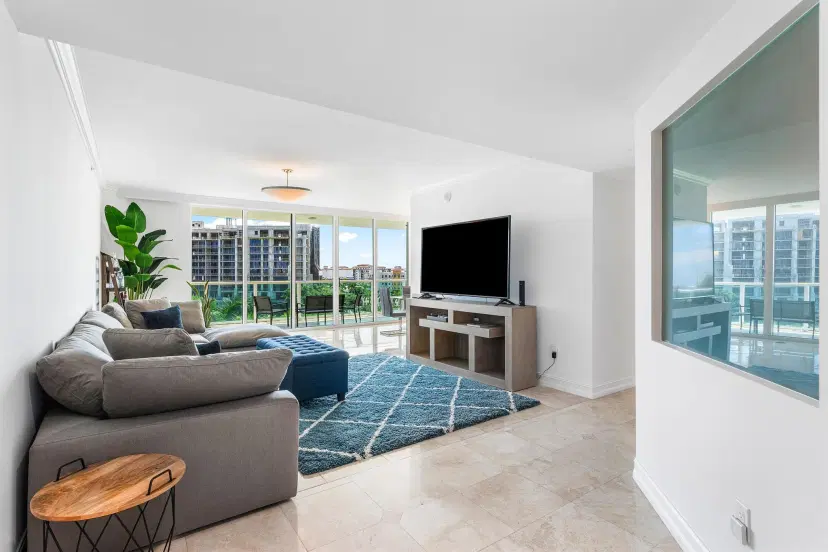 Picture of 550 SE Mizner Boulevard B-707, Boca Raton FL 33432