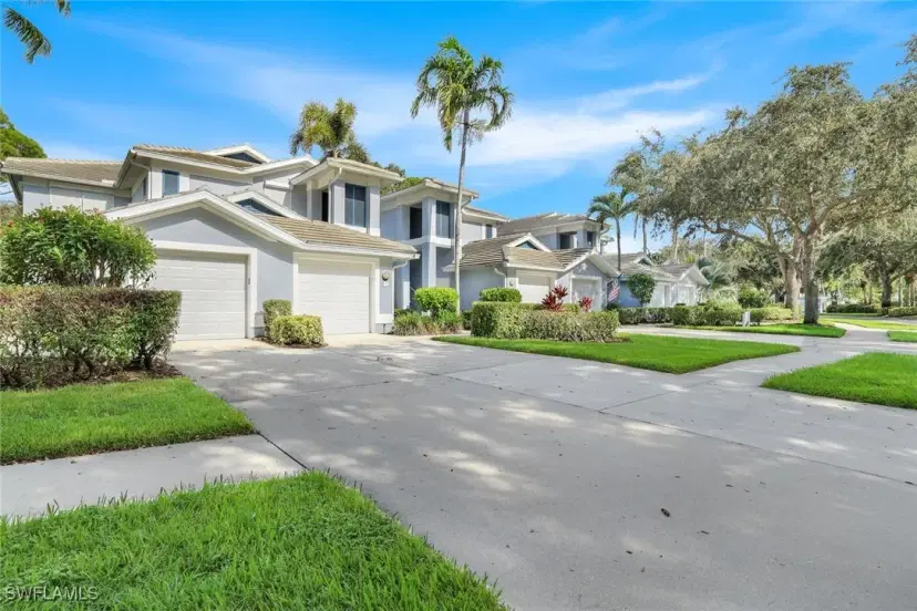 Picture of 760 Tarpon Cove Dr 102, Naples FL 34110