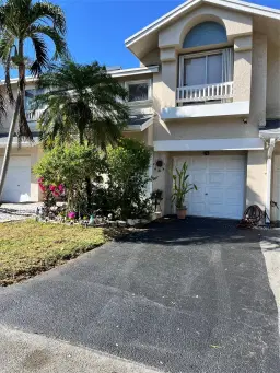 Picture of 2043 Discovery Cir E, Deerfield Beach, FL 33442