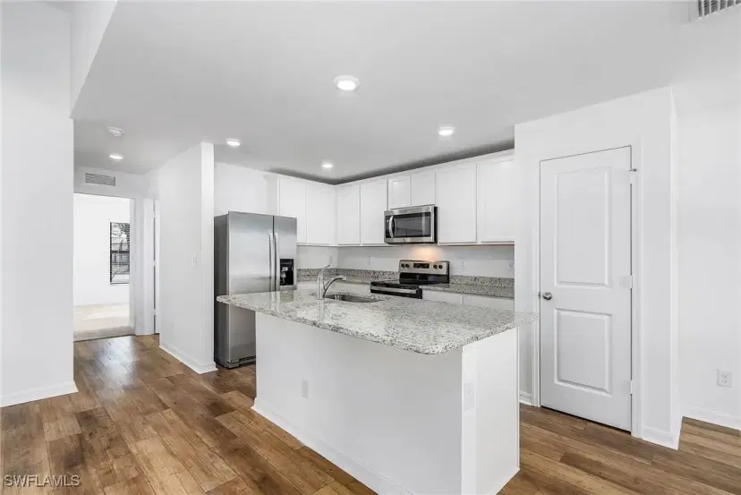 Picture of 3926 SW Santa Barbara Pl, Cape Coral FL 33914