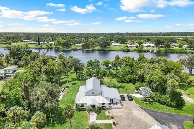 Picture of 639 Live Oak Ln, Labelle FL 33935