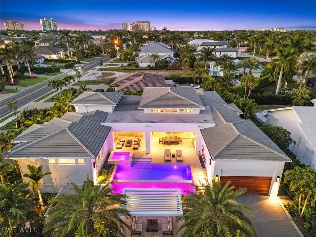 Picture of 4220 Crayton Rd, Naples, FL 34103