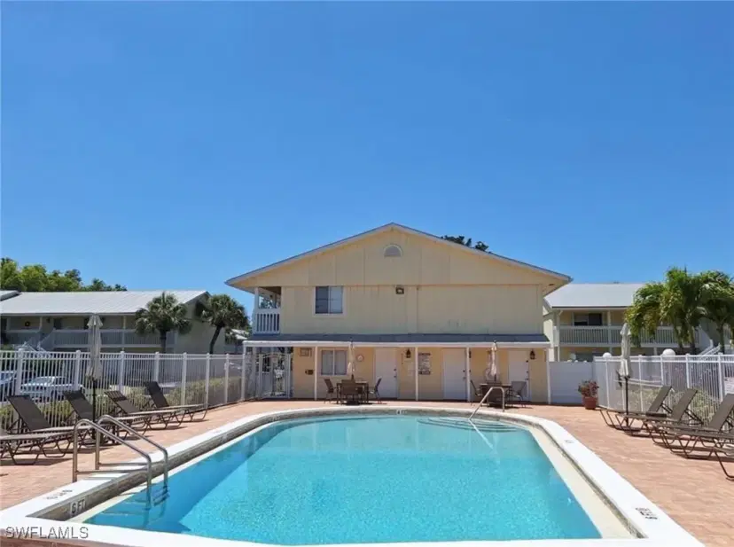 Picture of 4629 Bayshore Dr J3, Naples FL 34112