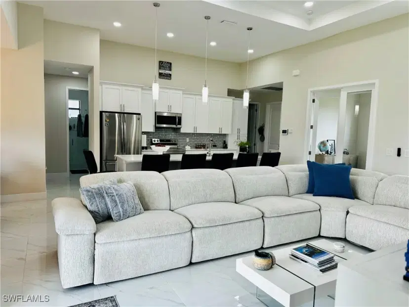 Picture of 401 NE 9Th St, Cape Coral FL 33909
