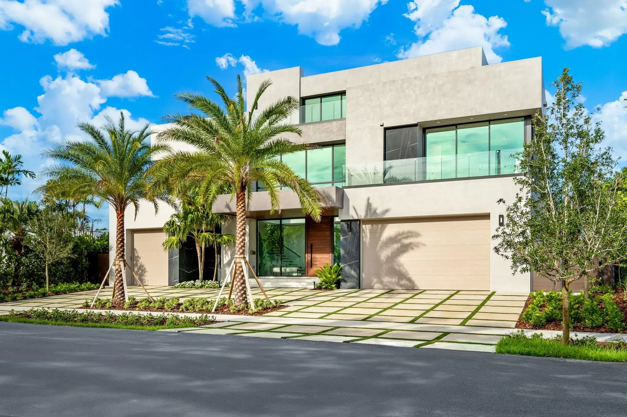 Picture of 2000 Harbourview Dr, Fort Lauderdale, FL 33316