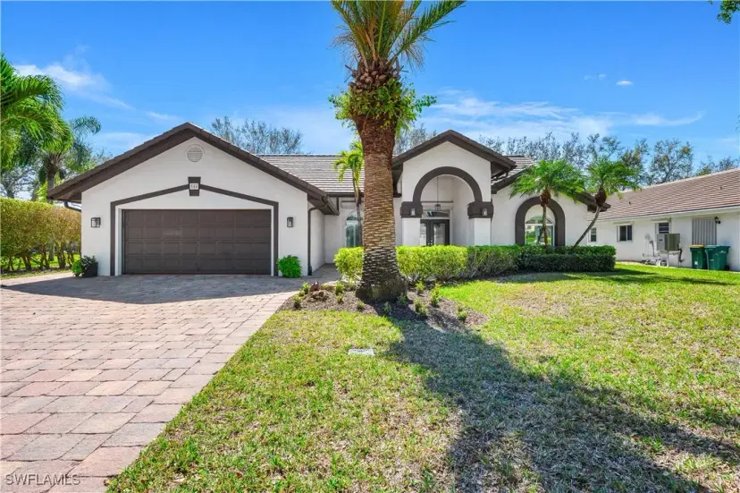 Picture of 544 Roma Ct, Naples FL 34110