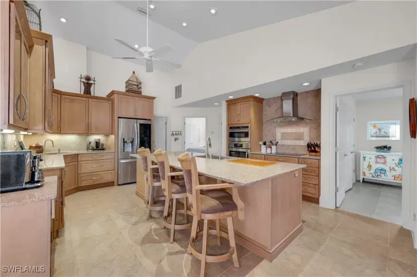 Picture of 544 Roma Ct, Naples FL 34110