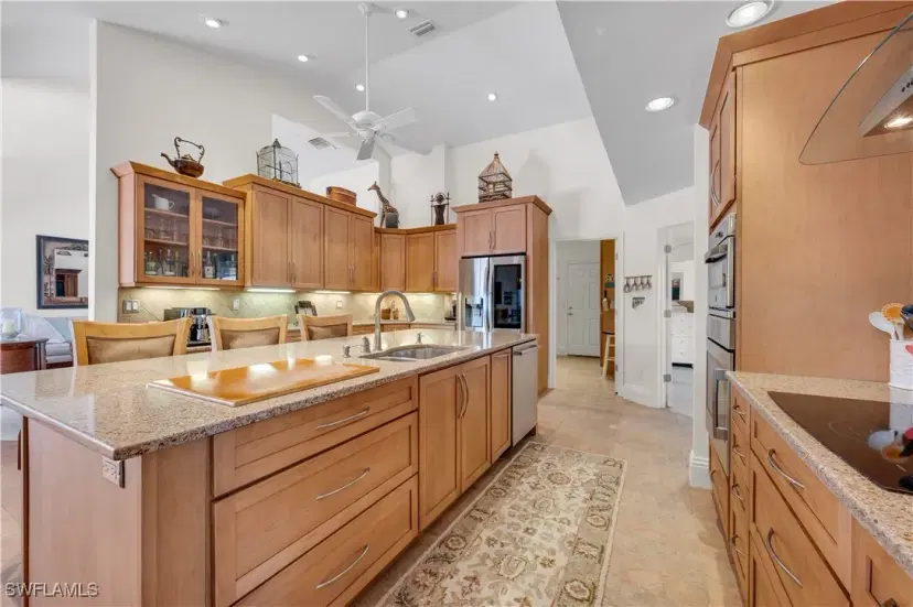 Picture of 544 Roma Ct, Naples FL 34110