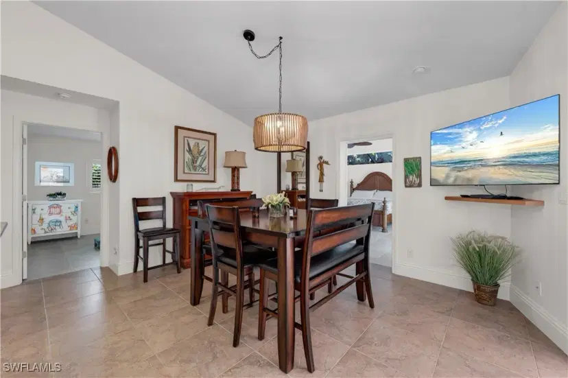 Picture of 544 Roma Ct, Naples FL 34110