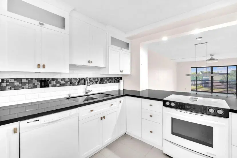 Picture of 4930 E Sabal Palm Blvd 414, Tamarac FL 33319