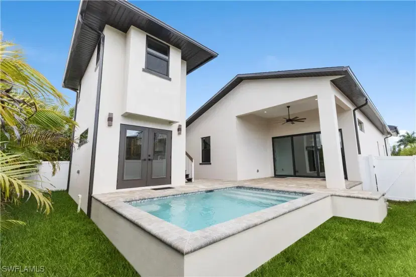 Picture of 3095 Connecticut Ave, Naples FL 34112