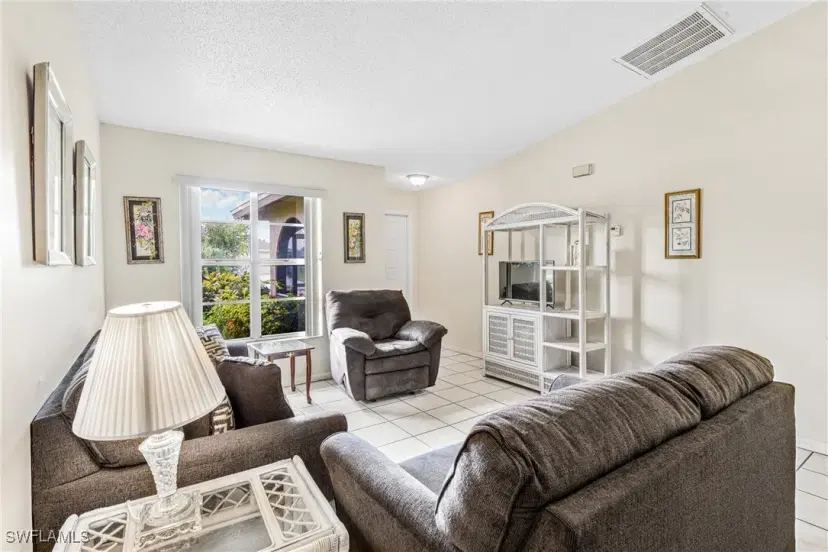 Picture of 135 SE 5Th St, Cape Coral FL 33990