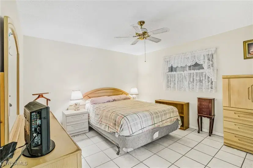 Picture of 135 SE 5Th St, Cape Coral FL 33990