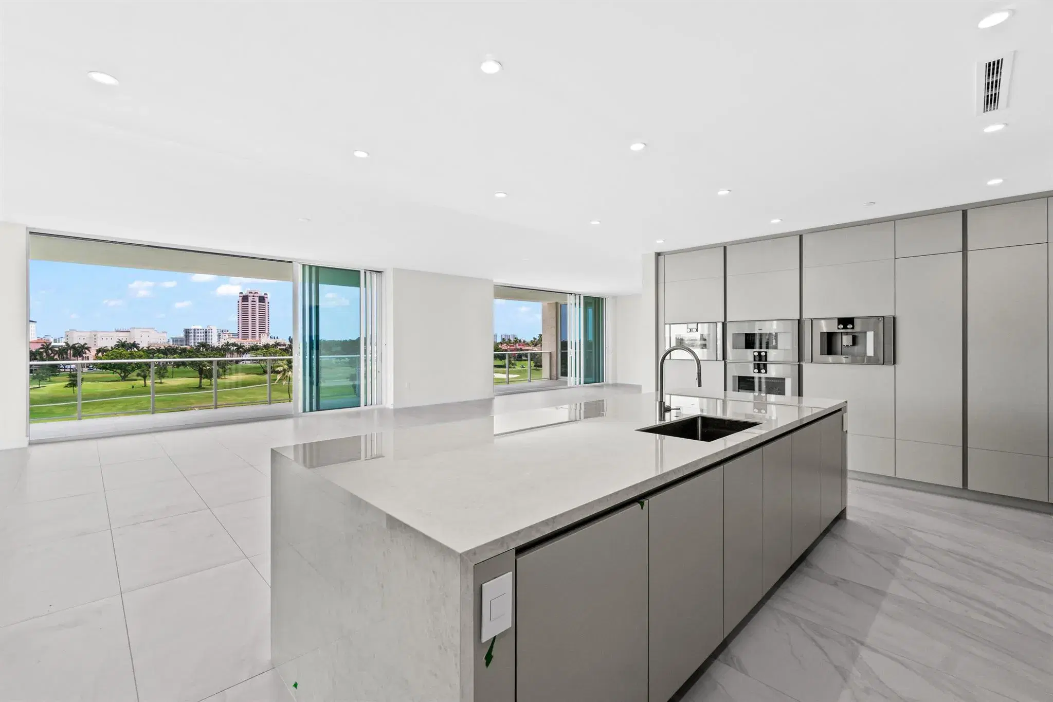 Picture of 220 SE Mizner Boulevard 523, Boca Raton, FL 33432
