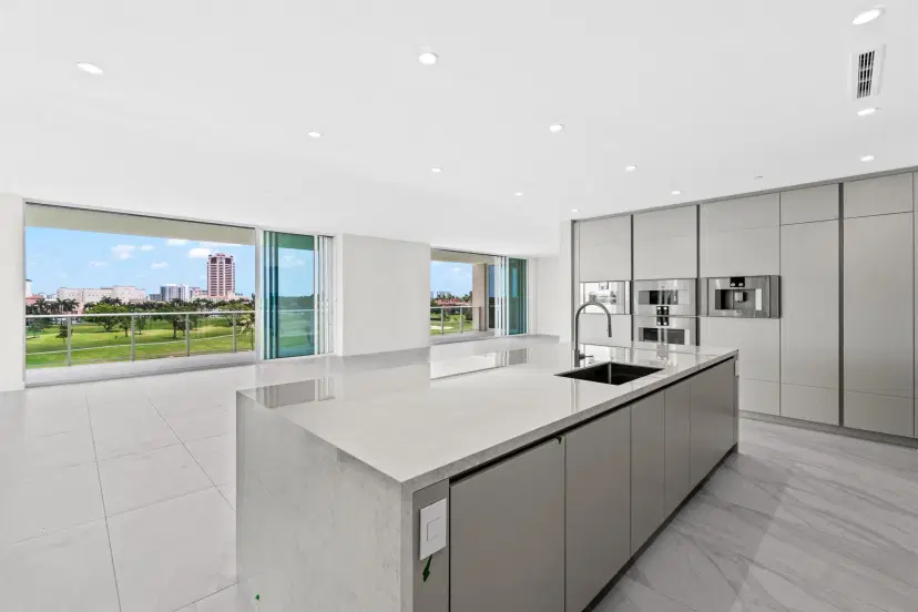 Picture of 220 SE Mizner Boulevard 523, Boca Raton FL 33432