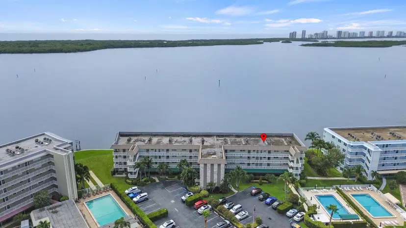 Picture of 52 Yacht Club Drive 103, North Palm Beach FL 33408