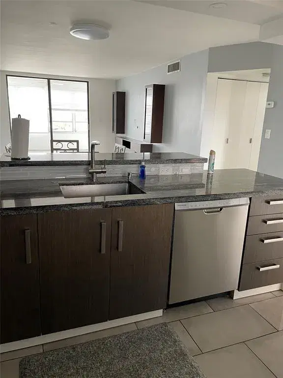 Picture of 2850 Somerset Dr 404L, Lauderdale Lakes, FL 33311