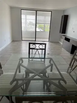Picture of 2850 Somerset Dr 404L, Lauderdale Lakes, FL 33311
