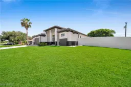 Picture of 727 SE 10Th Ave, Cape Coral, FL 33990