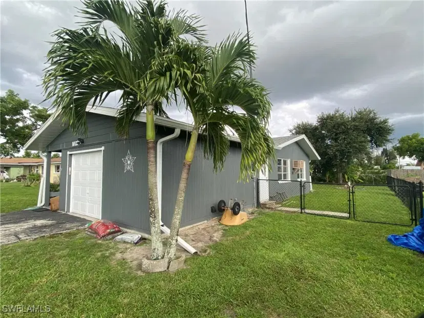 Picture of 1020 NE Pine Island Ln, Cape Coral FL 33909