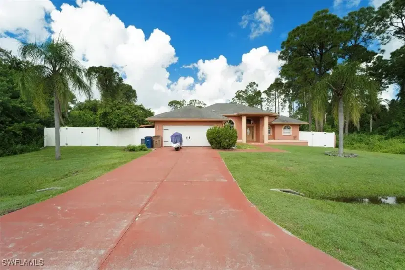 Picture of 811 Jefferson Ave, Lehigh Acres FL 33936