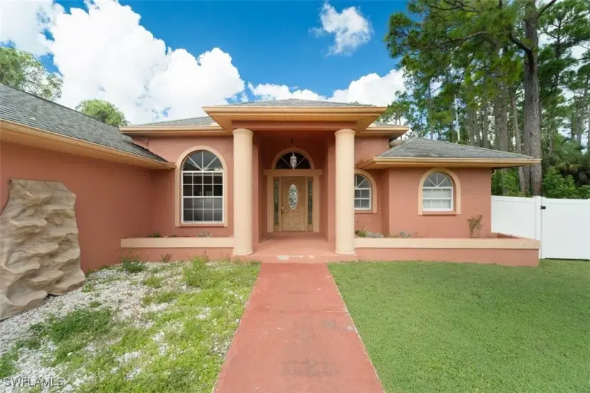 Picture of 811 Jefferson Ave, Lehigh Acres FL 33936