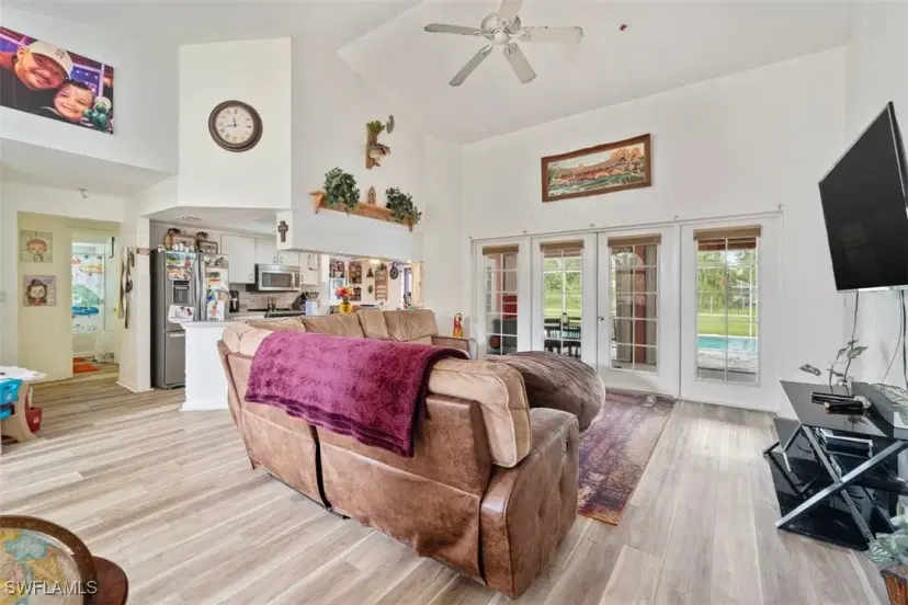 Picture of 811 Jefferson Ave, Lehigh Acres FL 33936