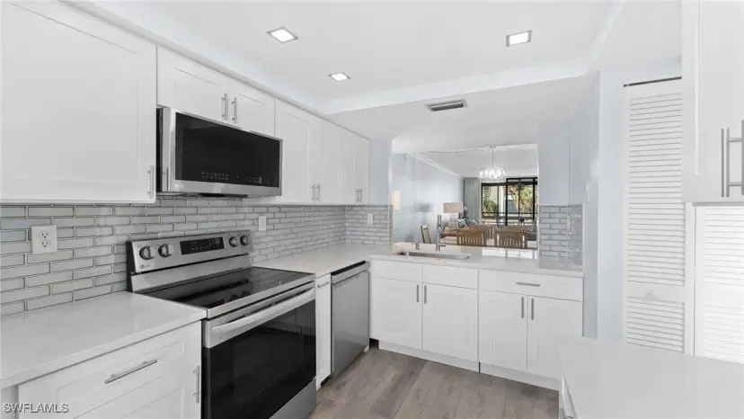 Picture of 2777 W Gulf Dr 104, Sanibel FL 33957