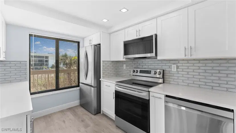 Picture of 2777 W Gulf Dr 104, Sanibel FL 33957