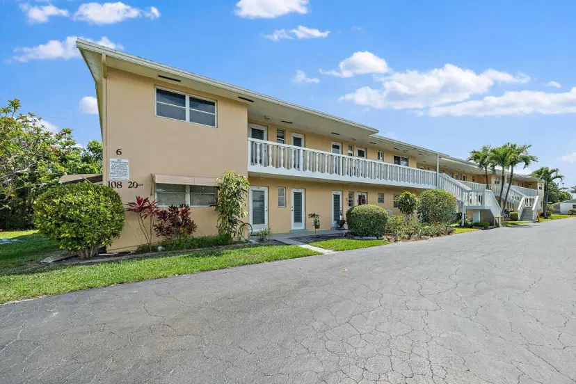 Picture of 108 NE 20Th Avenue 205, Boynton Beach FL 33435