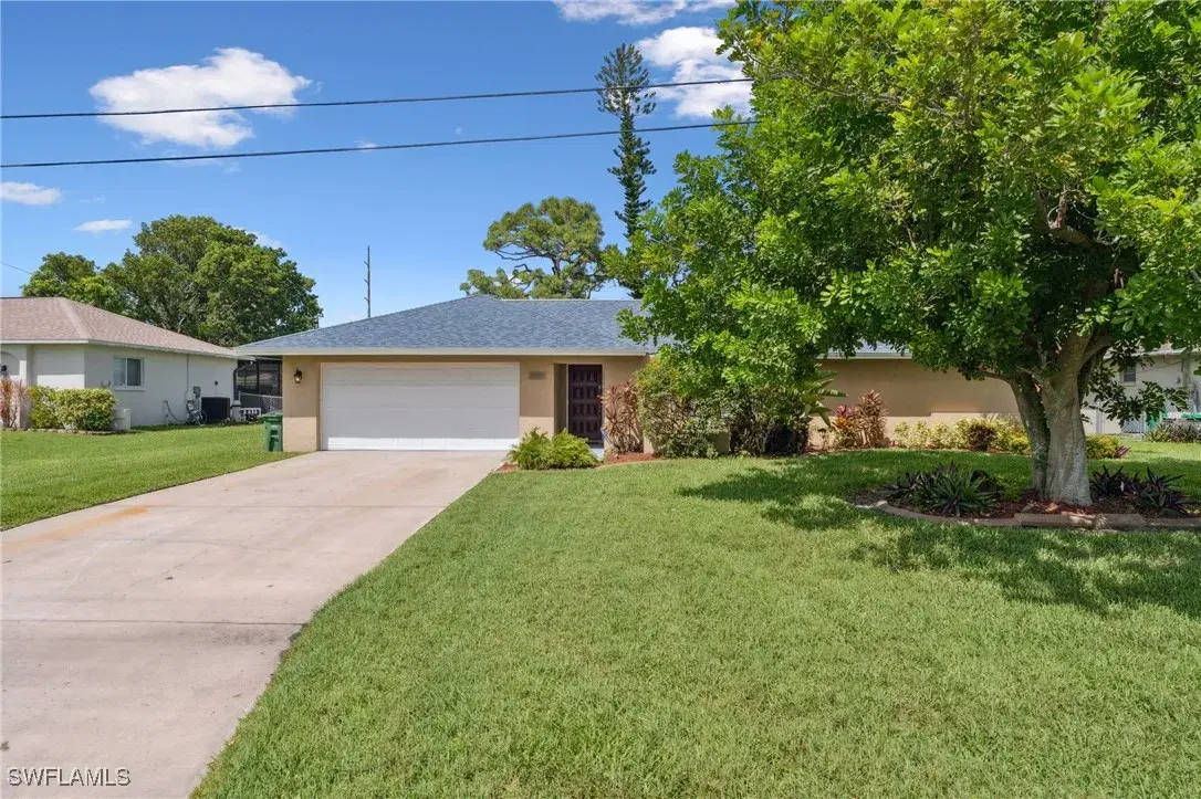 Picture of 3726 SE Santa Barbara Pl, Cape Coral, FL 33904