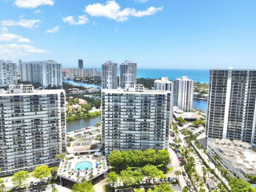 Picture of 3731 N Country Club Drive Drive 428, Aventura FL 33180