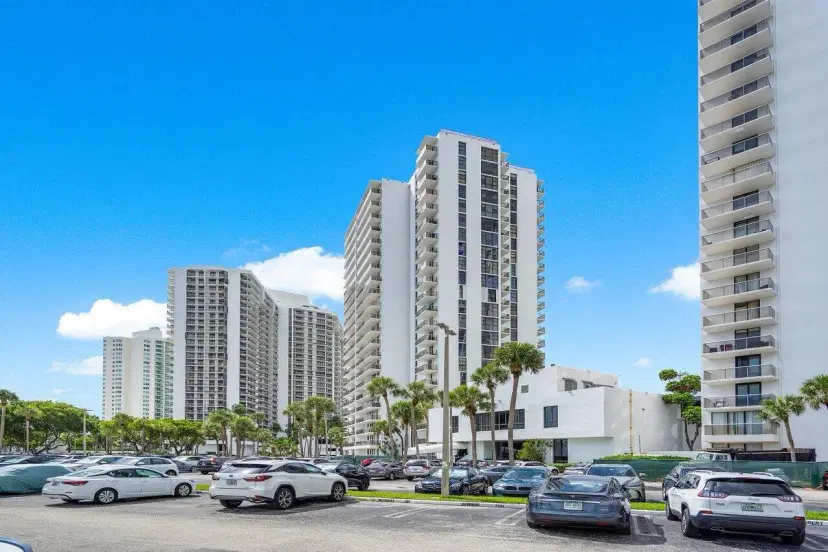 Picture of 3731 N Country Club Drive Drive 428, Aventura FL 33180