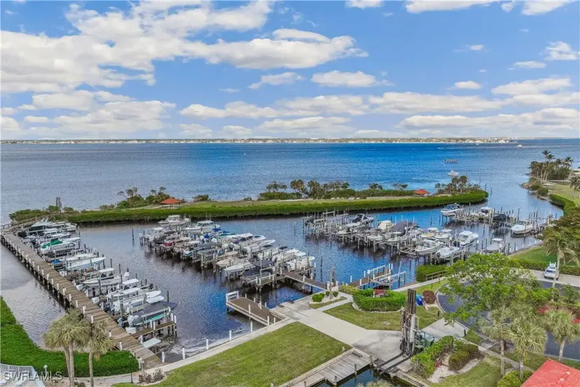 Picture of 15160 Harbour Isle Dr 202, Fort Myers FL 33908
