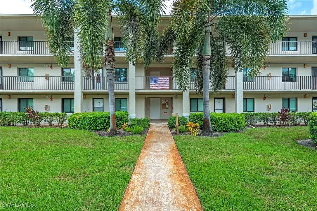 Picture of 5724 Deauville Cir H206, Naples, FL 34112