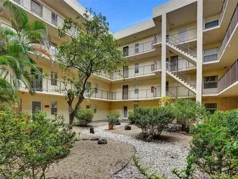Picture of 2831 Somerset Dr 416, Lauderdale Lakes FL 33311