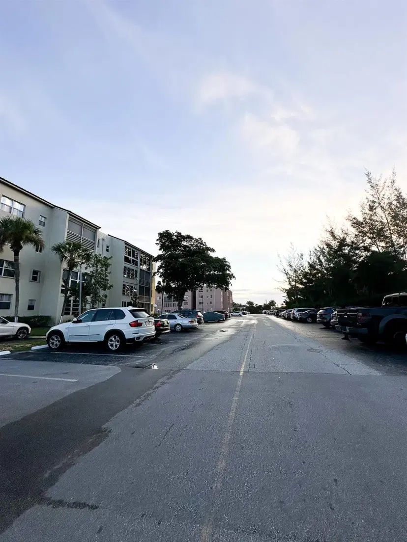 Picture of 2831 Somerset Dr 416, Lauderdale Lakes FL 33311