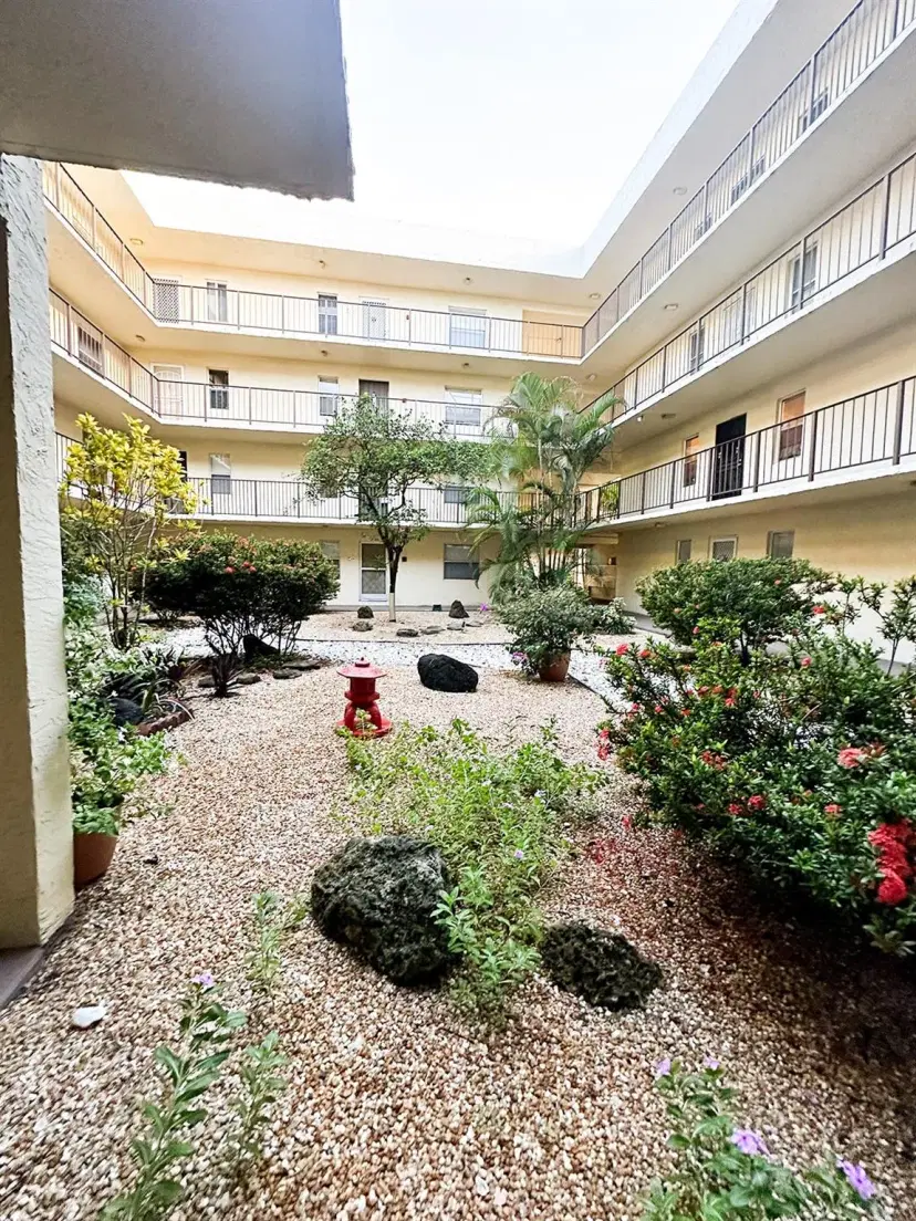 Picture of 2831 Somerset Dr 416, Lauderdale Lakes FL 33311