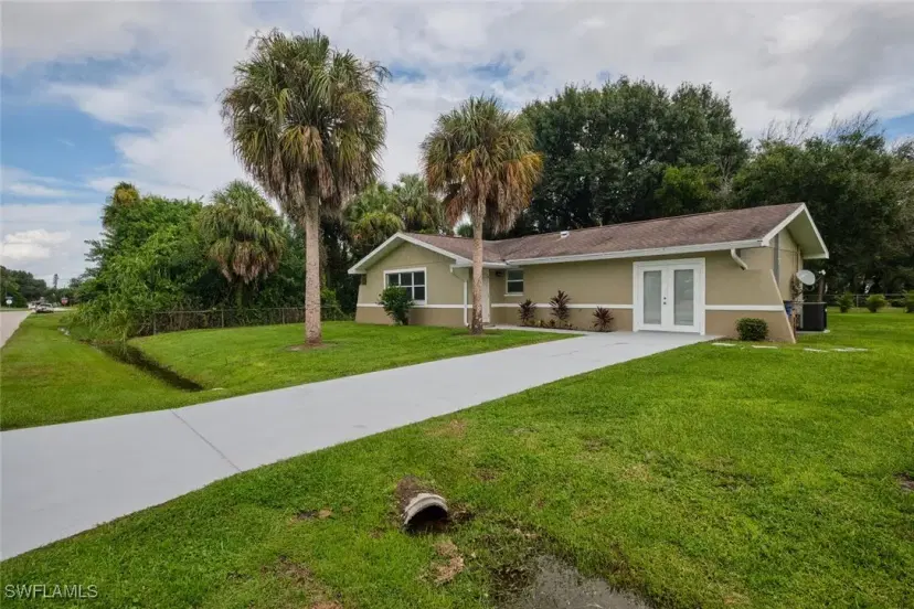 Picture of 2321 Thurlow St, Alva FL 33920