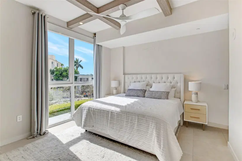 Picture of 401 N Birch Rd Th4, Fort Lauderdale FL 33304